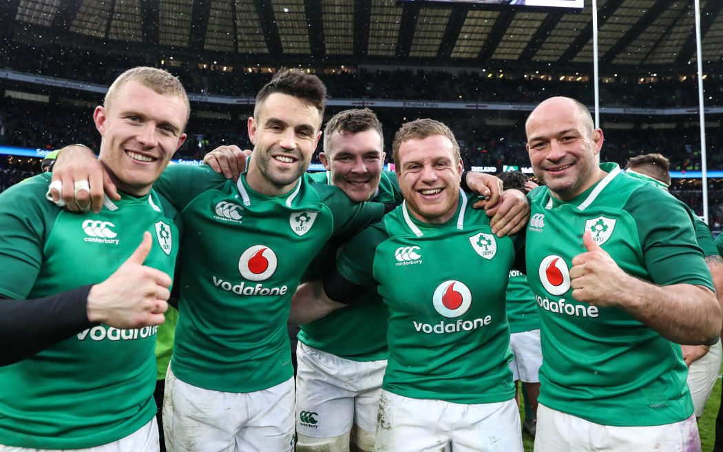 Ireland's Keith Earls, Conor Murray, Peter O'Mahony, Sean Cronin and Rory Best celebrate.