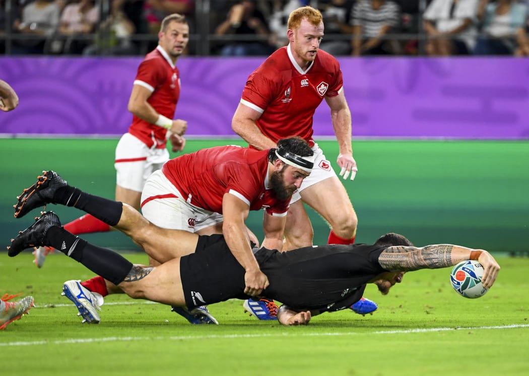 New Zealand's centre Sonny Bill Williams scores All Blacks thrid try during the Japan 2019 Rugby World Cup Pool B match between New Zealand and Canada at the Oita Stadium in Oita on October 2, 2019. (Photo by GABRIEL BOUYS / AFP)