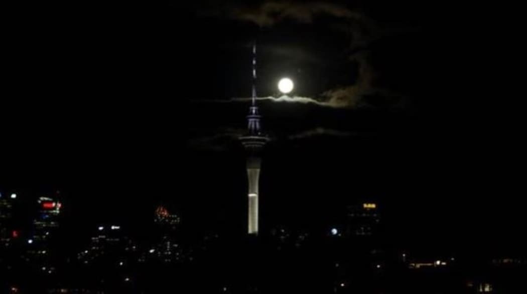 'Big flaming ball' thought to be a meteorite sighted over Auckland.