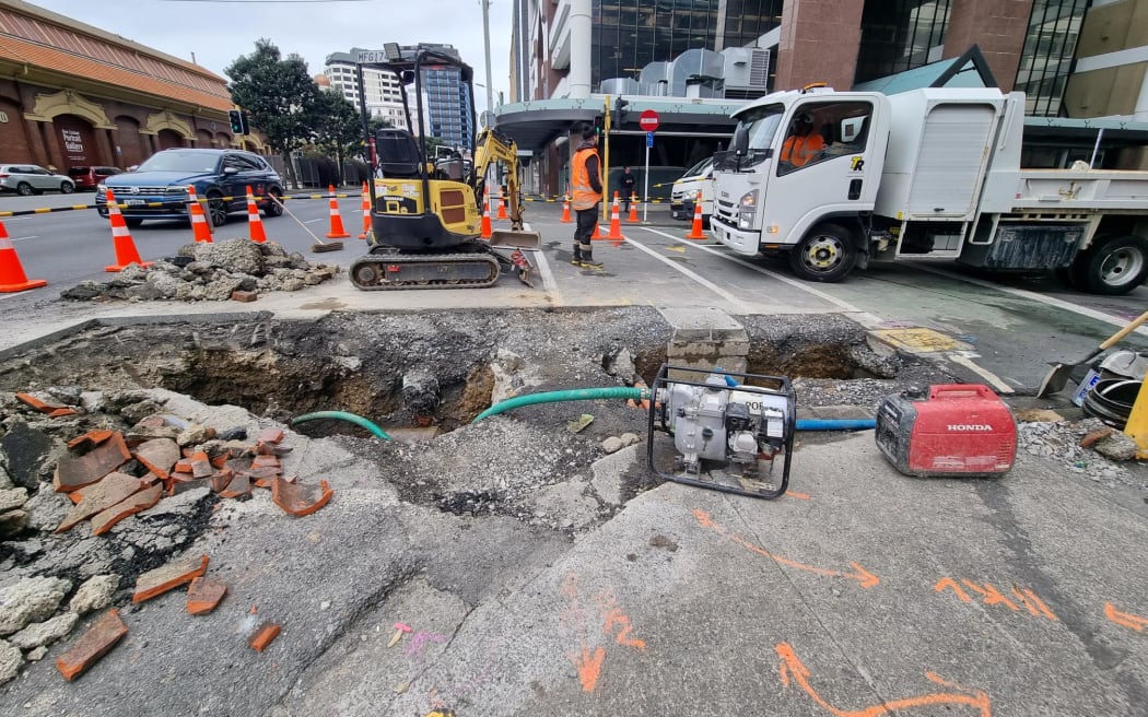 Work being done on a broken pipe in Wellington CBD which led to a water outage for at least 100 properties in the area.