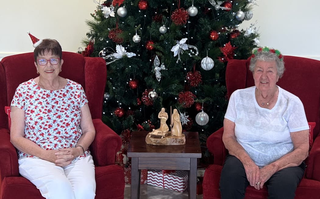 Linda Hamilton and Joy Anslow