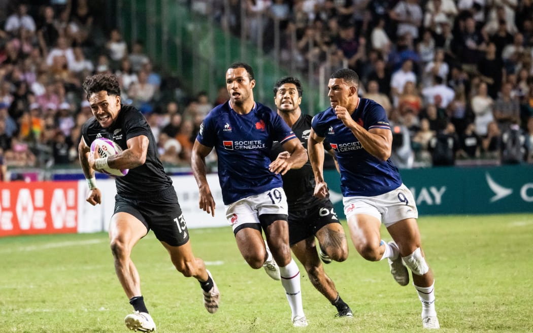 New Zealand’s Moses Leo in action against France during their cup final match at the Hong Kong Sevens.