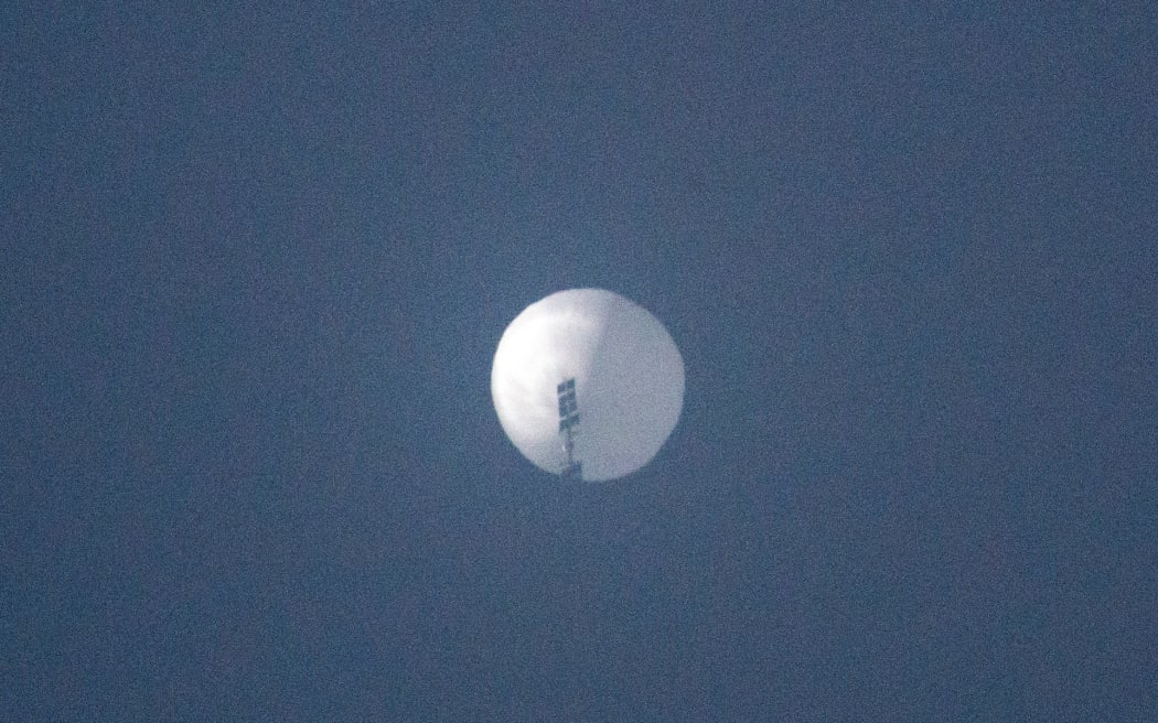 This handout photo from Chase Doak taken on February 1, 2023 and released on February 2 shows a suspected Chinese spy balloon in the sky over Billings, Montana. - The Pentagon said February 2 it was tracking a Chinese spy balloon flying high over the United States, reviving tensions between the two countries just days ahead of a rare visit to Beijing by the top US diplomat. (Photo by Chase DOAK / CHASE DOAK / AFP) / -----EDITORS NOTE --- RESTRICTED TO EDITORIAL USE - MANDATORY CREDIT "AFP PHOTO / CHASE DOAK " - NO MARKETING - NO ADVERTISING CAMPAIGNS - DISTRIBUTED AS A SERVICE TO CLIENTS