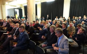 Dissident shareholders are meeting to try to stop Silver Fern Farms' Chinese joint venture.