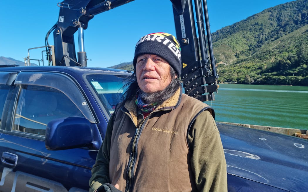 Te Anamāhanga / Port Gore resident Raymond Smith.