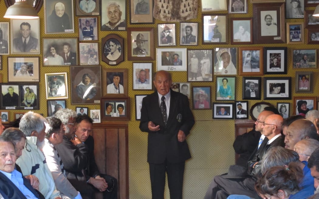 The late Kihi Ngatai addresses hapū members at Rāwhiti Marae, in the Bay of Islands, during a 2013 site visit for the Waitangi Tribunal’s long-running Te Paparahi o Te Raki Inquiry. Photo: Peter de Graaf 
Note RNZ shouldn’t be named in the credit. These are photos from Peter's archive.