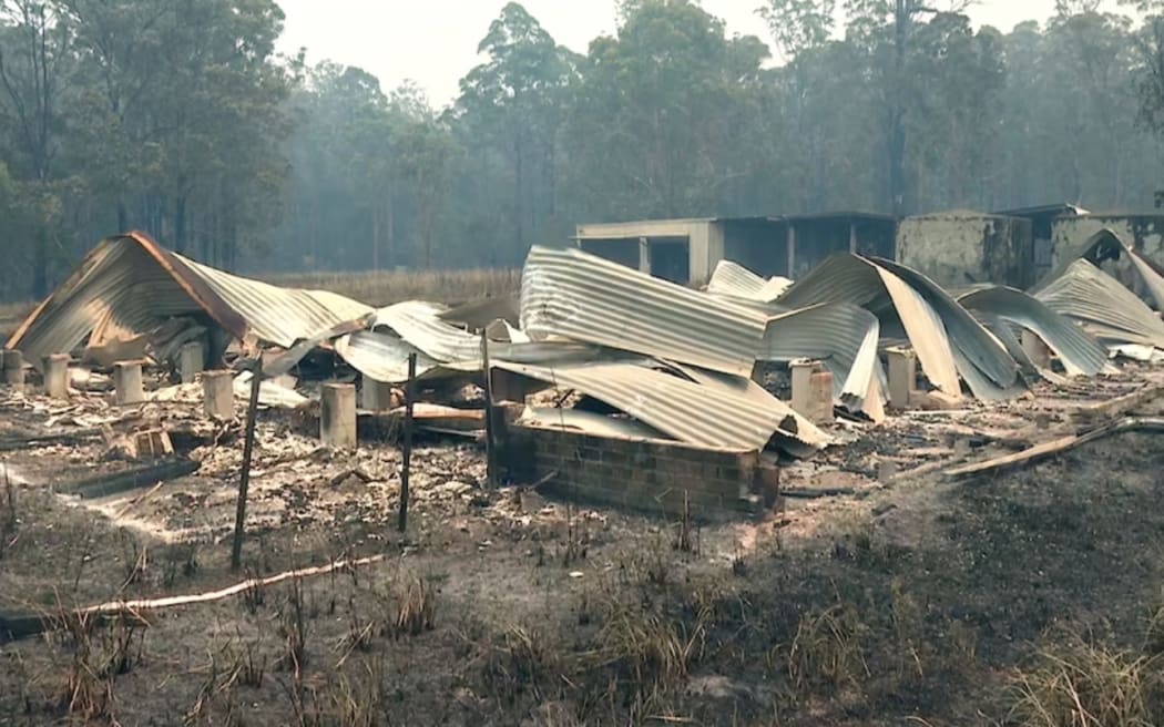 The fire at Bulahdelah had burnt more than 2,800 hectares by Saturday evening.