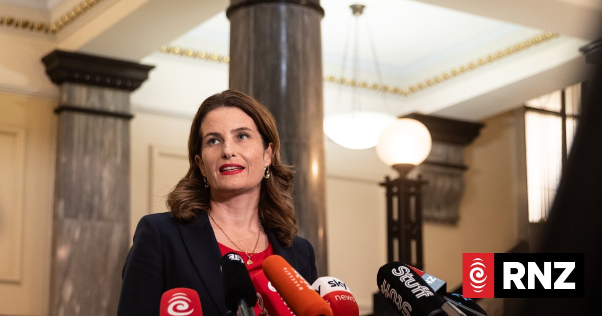Official cash rate cut to 2.25 percent | RNZ