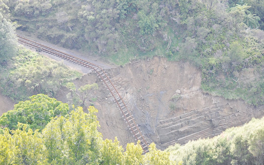 Rail Slip - Paritu Station.