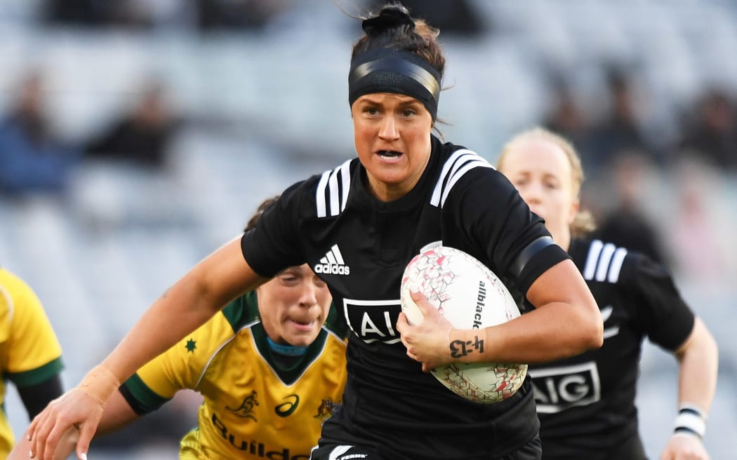 Charmaine Smith playing for the Black Ferns.