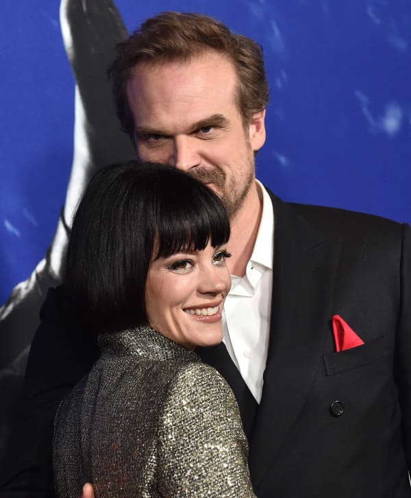Lily Allen and David Harbour smile and cosy up together for photgraphers.