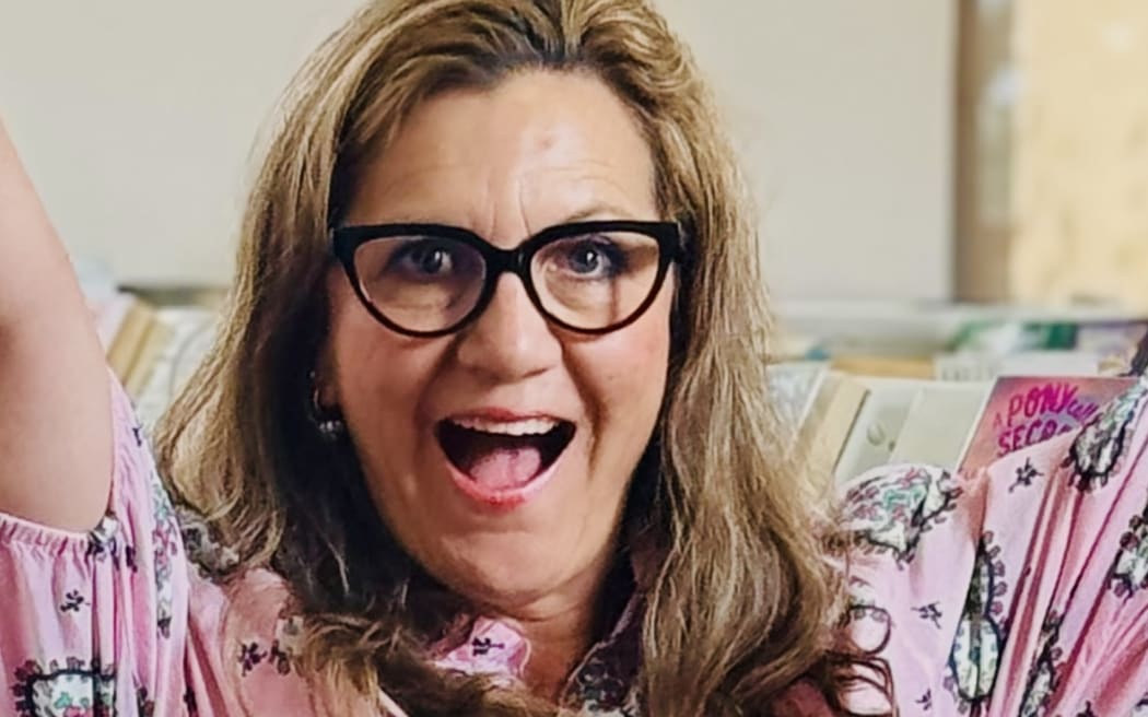 Fun-brarian, Claudine Crabtree