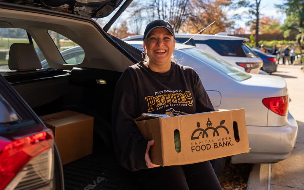 Amy Flanery's expenses are piling up after going unpaid for more than a month. (ABC News: Bradley McLennan)