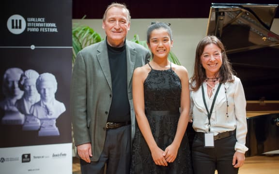 Wallace National Jr Piano Competition 2018 winner Ashani Waidyatillake (centre)