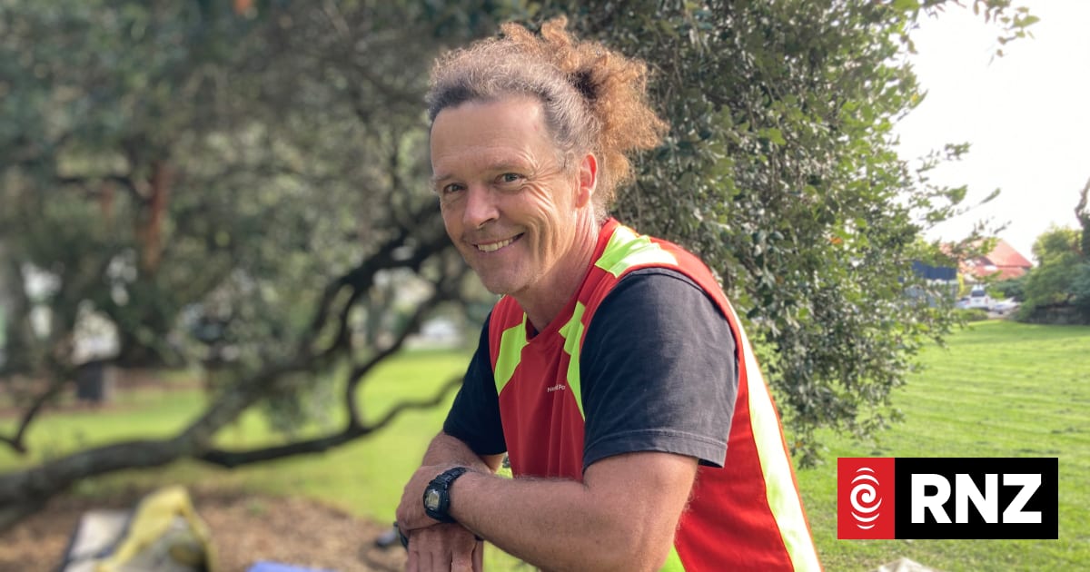 Postie's good relationship with dogs on his run leads to children's ...