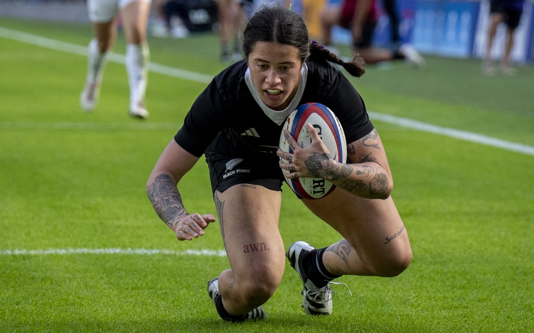 Katelyn Vahaakolo of the Black Ferns scores a try.