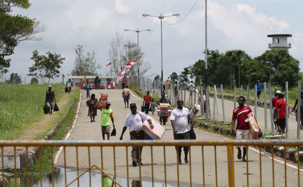 Cross border flow between Indonesia and Papua New Guinea.