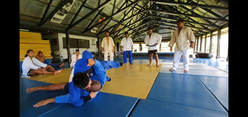 Ilai Ualesi Elekana Manu hosted a judo workshop in Apia during the Pacific Games.