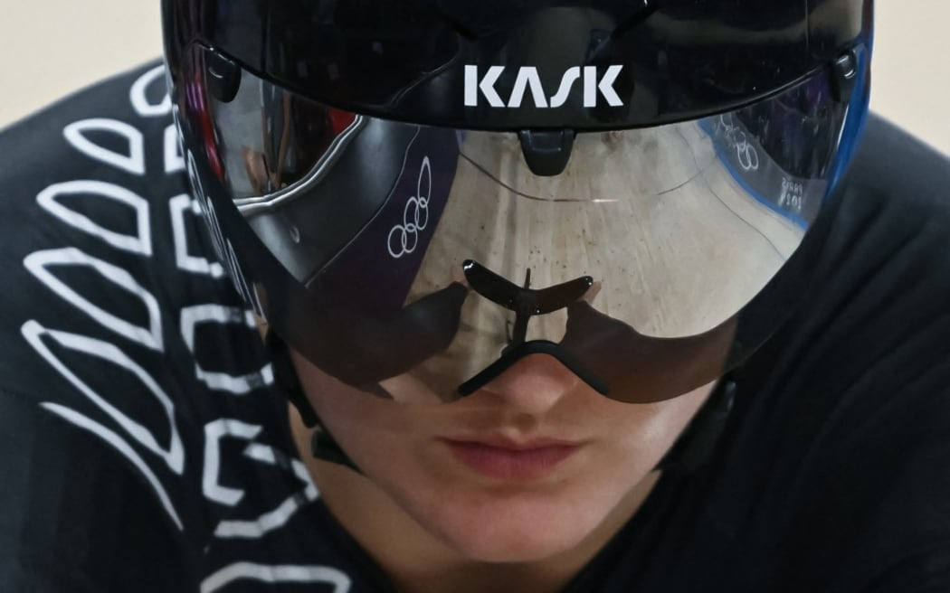 New Zealand's Ellesse Andrews competes in a women's track cycling sprint 1/8 final of the Paris 2024 Olympic Games at the Saint-Quentin-en-Yvelines National Velodrome in Montigny-le-Bretonneux, south-west of Paris, on August 10, 2024. (Photo by SEBASTIEN BOZON / AFP)