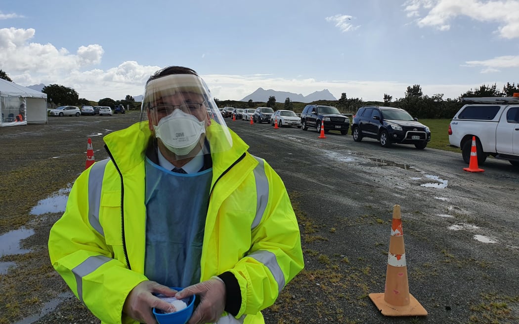 National MP Dr Shane Reti administering Covid-19 vaccinations in Ruakaka.