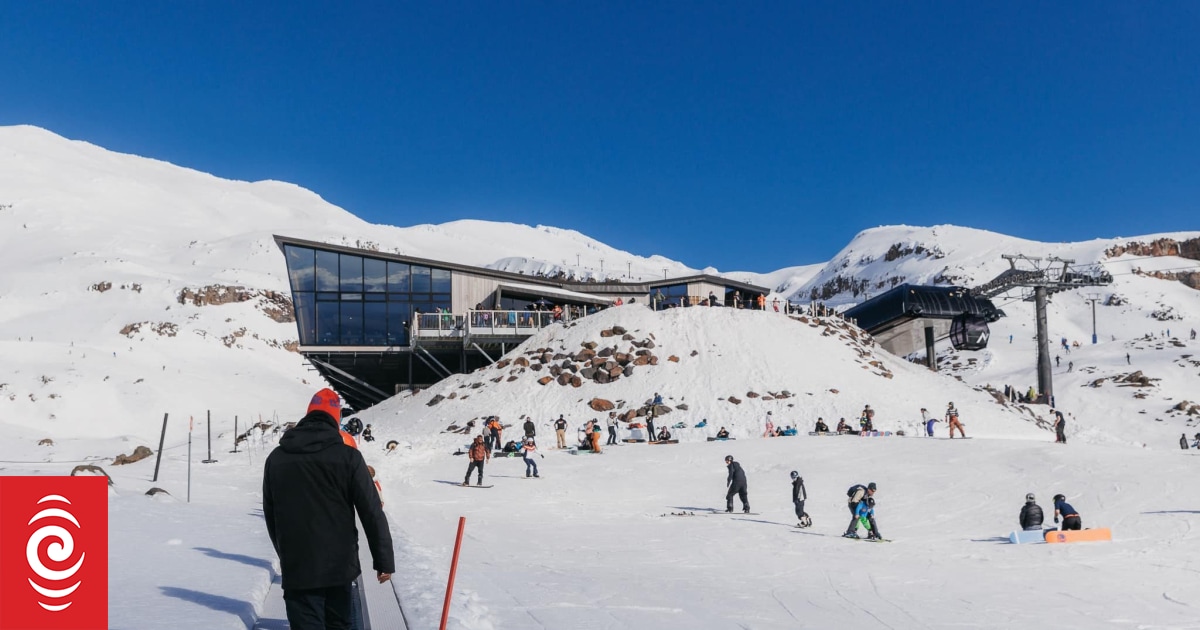 Mt Ruapehu ski field: Businesses grasp on to sliver of hope | RNZ News