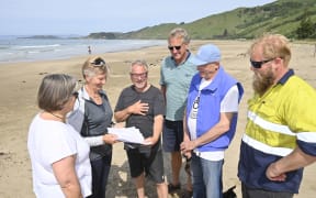 Makorori residents' speeding concerns - Robyn Rogers, Pat Seymour, Richard Rogers, Phil Evans, Ray Dalton, Paul Apperley.