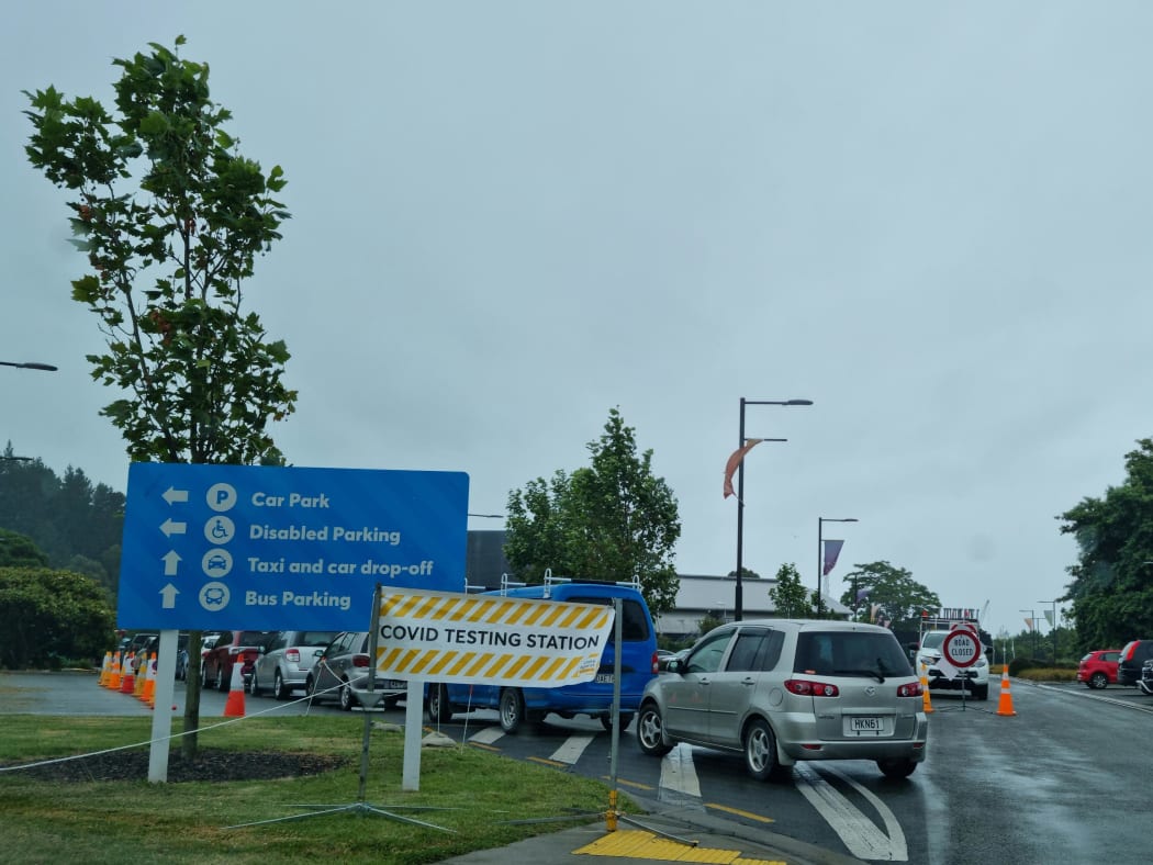 Cars queue at a pop up Covid-19 testing station at the Trafalgar Centre carpark on Paru Paru Road in Nelson.