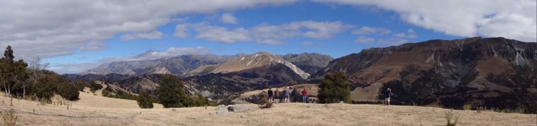 Looking out across the inland Kaikouras: Mount Tapuae-o-Uenuku was once the belly of a volcano, some 90 million years ago, and about 10 kilometres under ground. It has since been uplifted by the Clarence Fault and eroded.