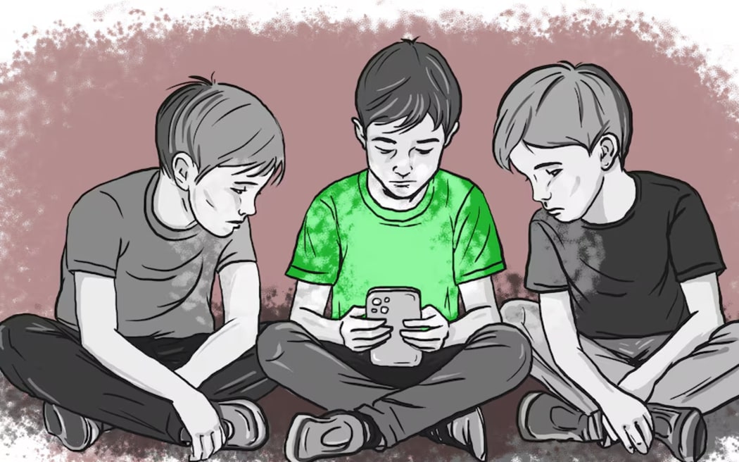 Several parents say it has been hard to manage their child's relationship with social media. (ABC News: Paul Sellenger)