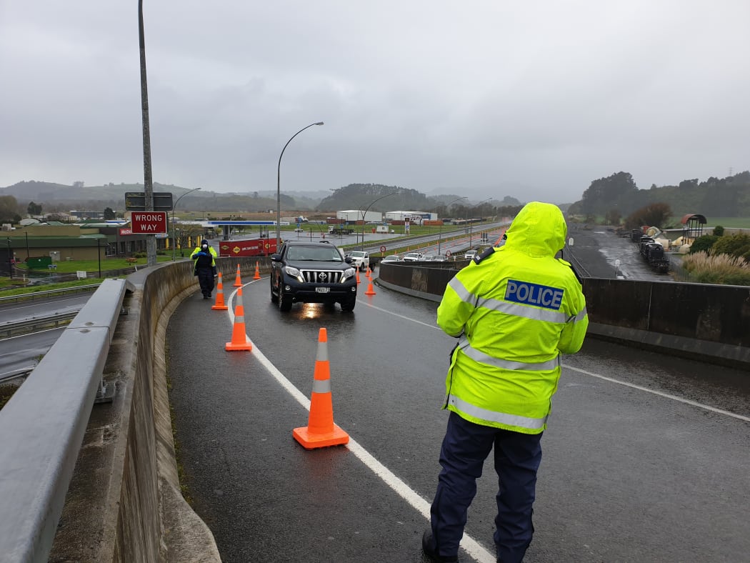 Police at Auckland's Mercer border checkpoint