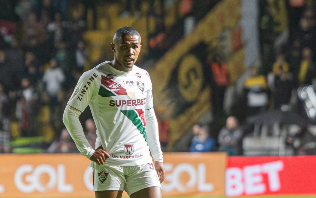 Former Brazil international Douglas Costa has signed with Sydney FC, having been released by Fluminese.