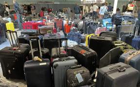 Suitcases are seen uncollected at Heathrow's Terminal Three bagage reclaim, west of London on July 8, 2022. - British Airways on Wednesday axed another 10,300 short-haul flights up to the end of October, with the aviation sector battling staff shortages and booming demand as the pandemic recedes. (Photo by Paul ELLIS / AFP)