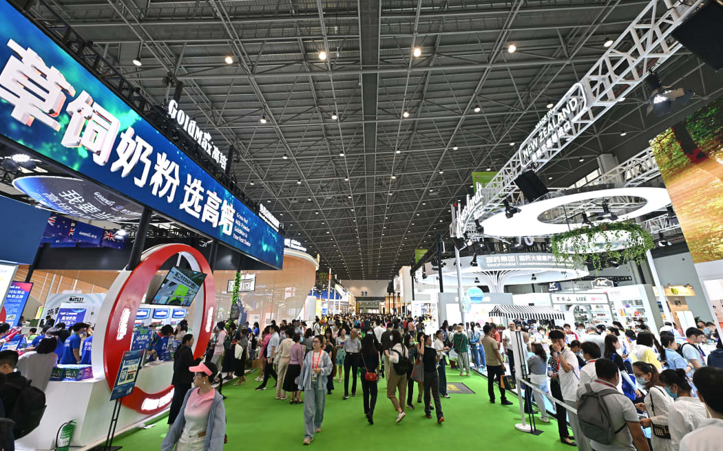 (230412) -- HAIKOU, April 12, 2023 (Xinhua) -- This photo taken on April 12, 2023 shows booths of milk powder makers from New Zealand at the third China International Consumer Products Expo (CICPE) in Haikou, south China's Hainan Province. The third China International Consumer Products Expo held in the southern province of Hainan has seen active participation from enterprises of the Regional Comprehensive Economic Partnership (RCEP) member countries, such as Japan, South Korea, Australia, and Thailand. The enterprises come from important consumer sectors like fragrances and flavors, cosmetics, food, and health products.
   By attending the expo, enterprises of RCEP member countries not only have the opportunity to enhance their brand image, but also to take advantage of the expo's spillover effects and Hainan's tax exemption policies to enter the vast Chinese consumer market. (Xinhua/Li Xin) (Photo by li xin / XINHUA / Xinhua via AFP)