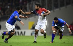 France midfielder Wesley Fofana gets on the outside of Samoa hooker Manu Leiataua.