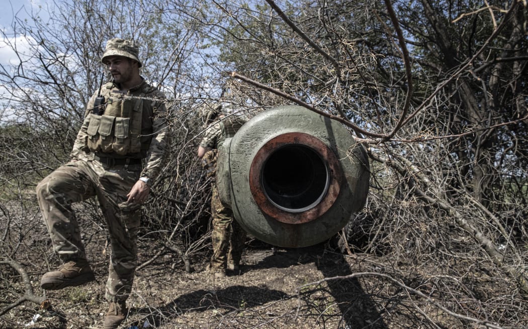 Ukrainian soldiers preparing weapons at the southern front near Kherson on 15 July, 2022.