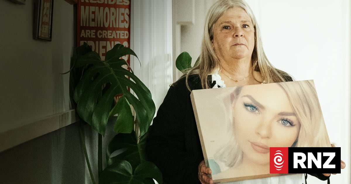 Police apologise to mother of Rachel Molloy who died after supposed fall down concrete stairs