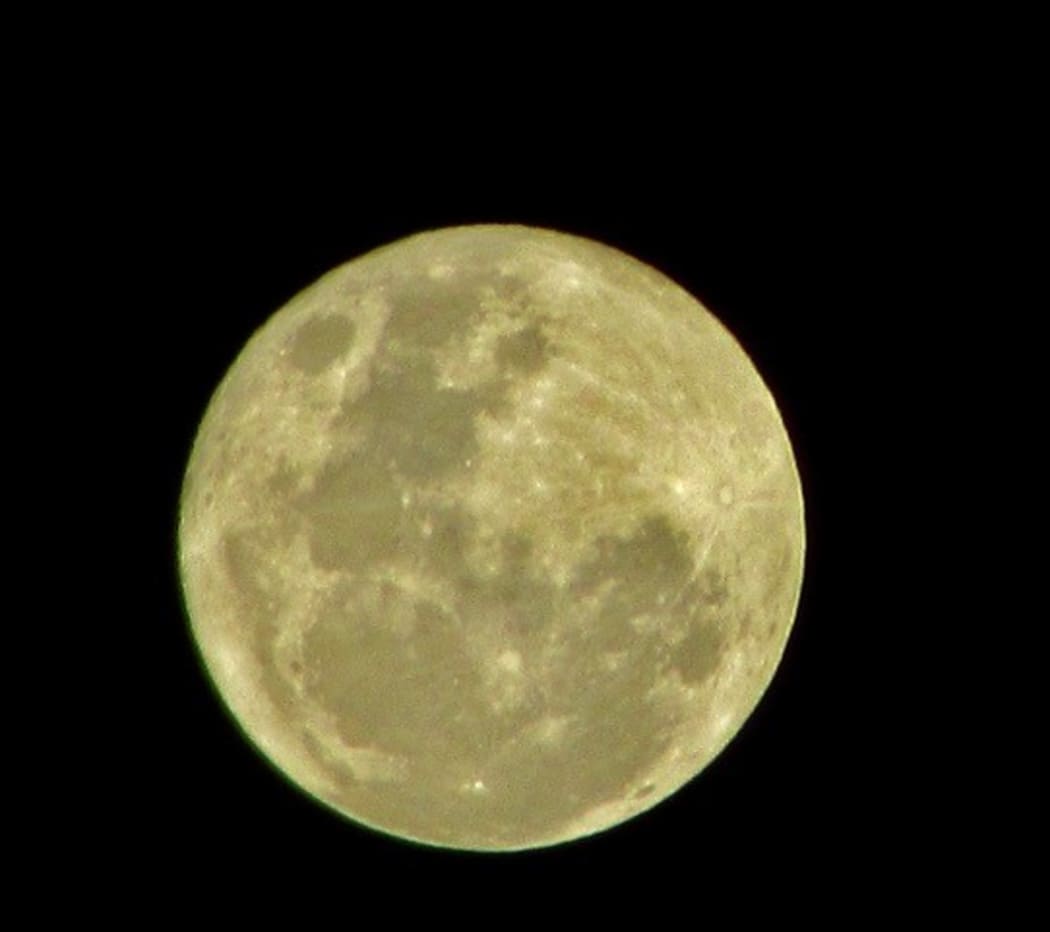 Super blue moon, taken from Paraparaumu, Kāpiti, with the moon hovering over the Hemi Matenga Hills, last night at around 9pm.