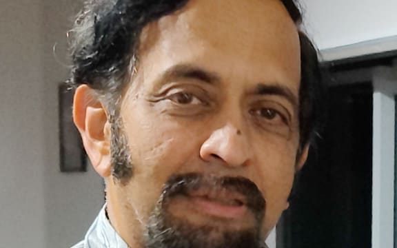Sivagnanaratanam  SriRamaratnam works with the Tamil community in New Zealand.