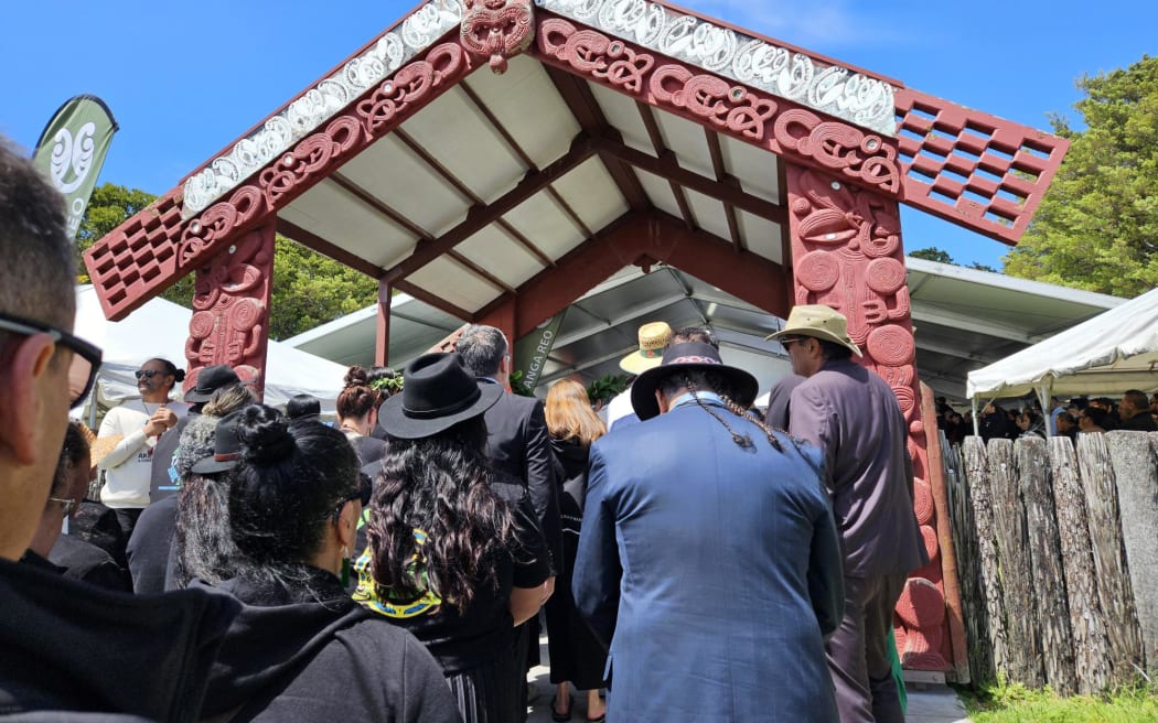 Manuhiri make their way onto Te Poho o Rawiri Marae.