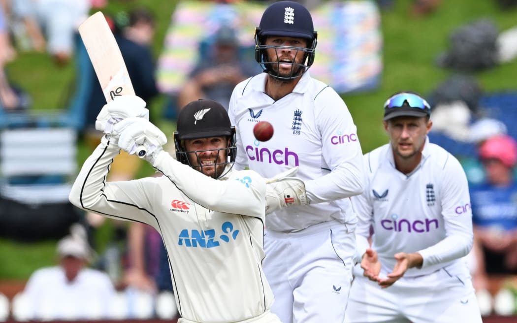 Tom Blundell of New Zealand as England wicketkeeper Ben Foakes looks on.