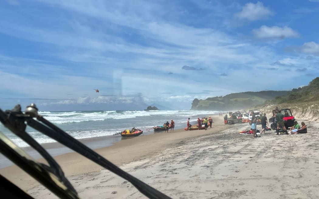 Opoutere Beach - scene of 1 drowning, 1 missing