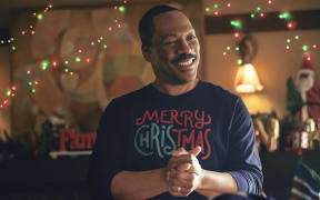 Eddie Murphy as ‘Chris Carver’ stars in CANDY CANE LANE Photo: CLAUDETTE BARIUS © AMAZON CONTENT SERVICES LLC