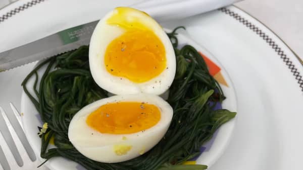 The 'perfect egg' is a subjective concept but scientists think they have a technique that gets the optimum cook on both whites and yolks. (Supplied: Foam Lab)