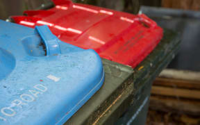 Tops of bins