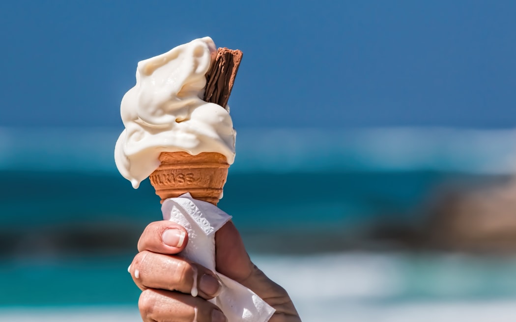 iice cream at the beach