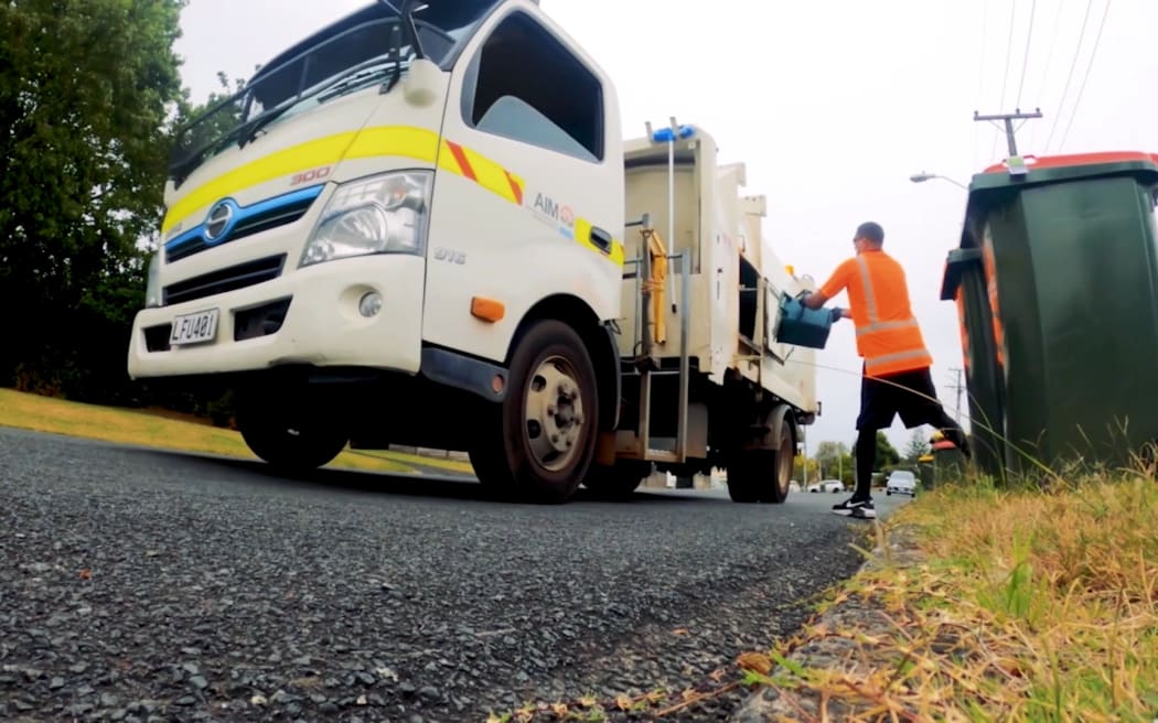 A rubbish truck collects food waste in Auckland.
