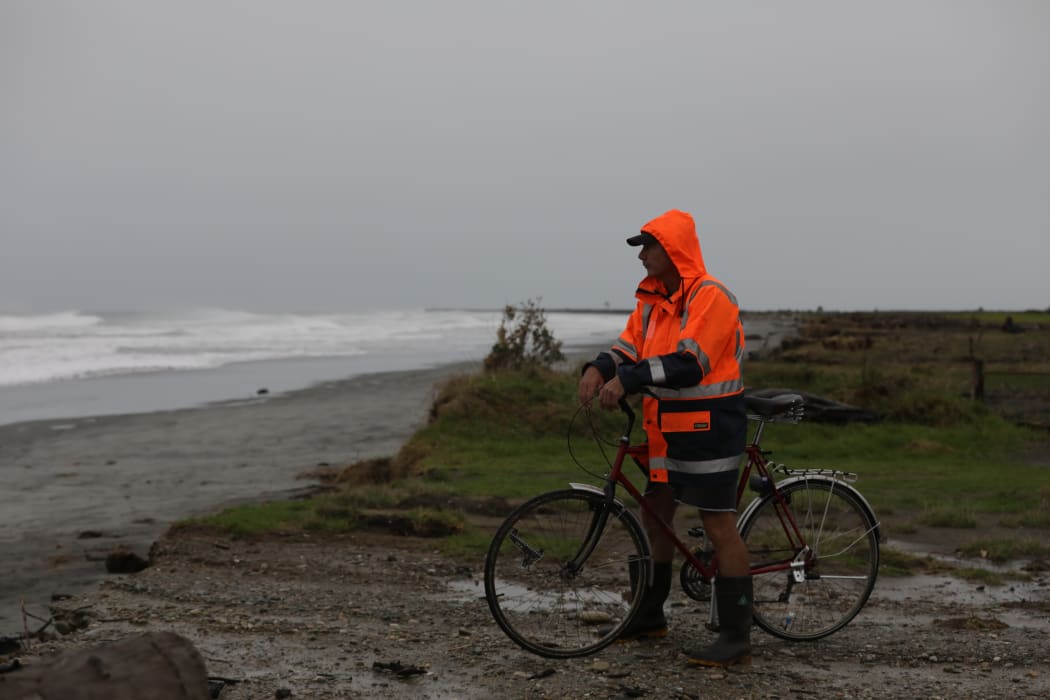 Buller district has declared a State of Emergency. Locals still out looking out to the Tasmen Sea.
