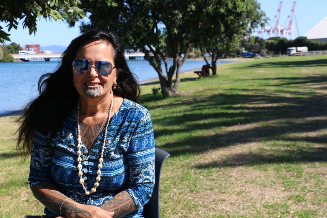 Julie Paama-Pengelly nō Ngai Te Rangi, Ngai Tuwhiwhia.
