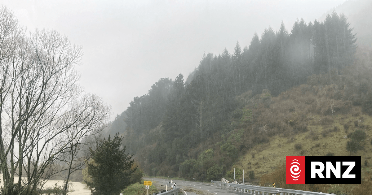 Locals face isolation as SH6 near Nelson closed for weeks | RNZ