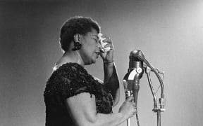 Ella Fitzgerald in het Concertgebouw, Amsterdam, februar 1961
Foto Ben van Meerendonk / AHF, collectie IISG, Amsterdam